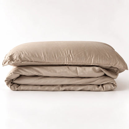 Unaluna Tencel™-sengetøj i Linen, foldet med pudebetræk øverst